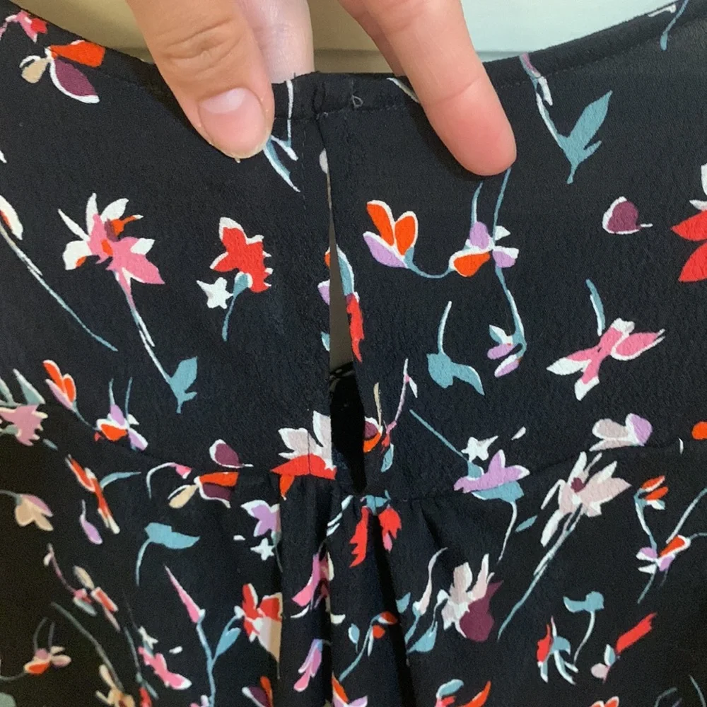 Madewell Drifting Flowers Rhyme Top V Neck in Tossed Floral True Black Sz S - Picture 9 of 10